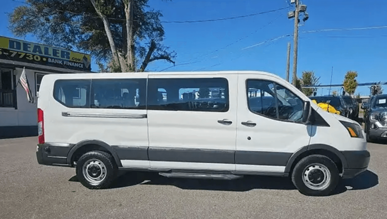 Ford Transit 2023 — vehículo que deseamos adquirir para Monte Sinai Marietta