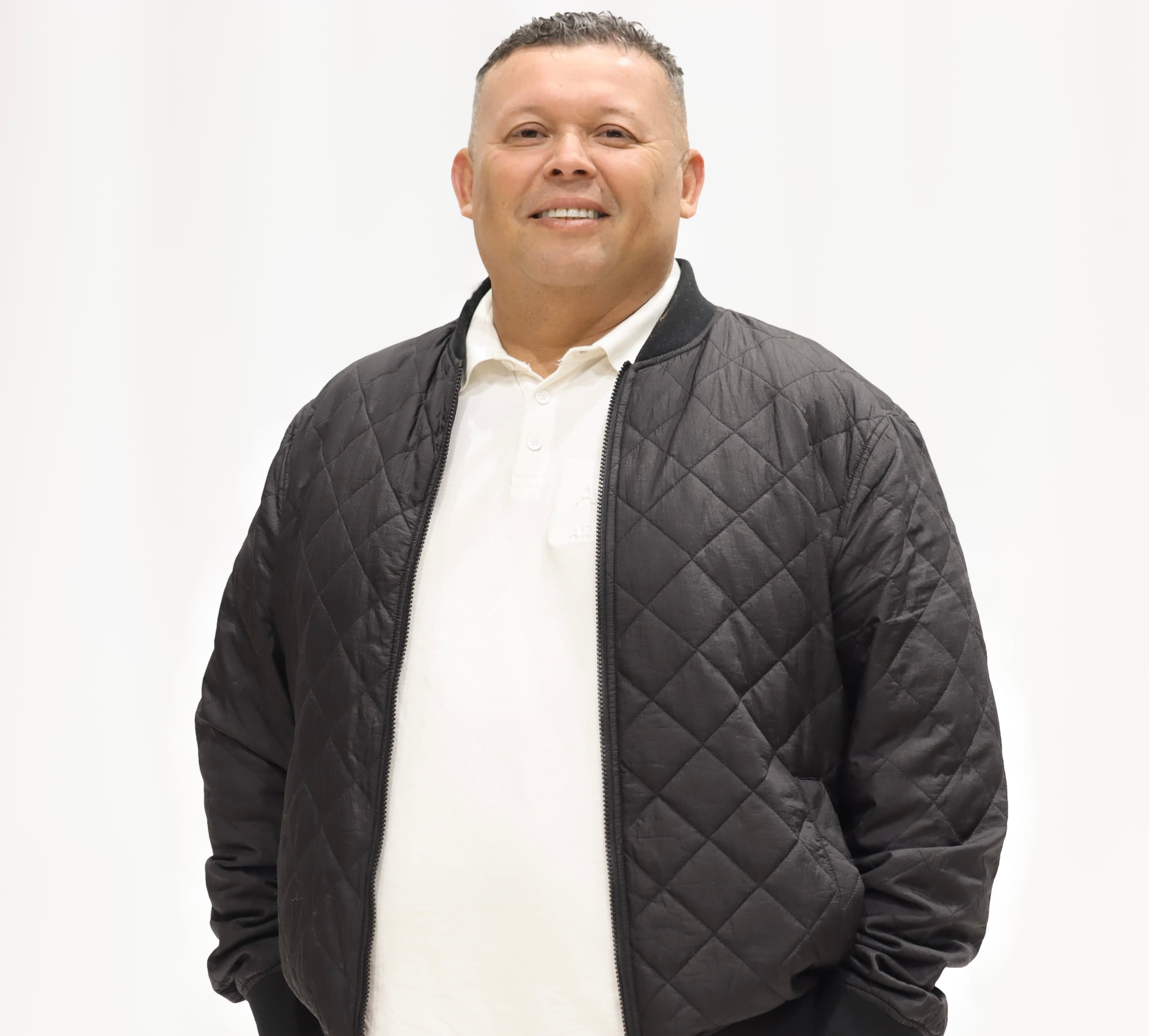 Pastor Omar Guzmán predicando en Monte Sinai Marietta